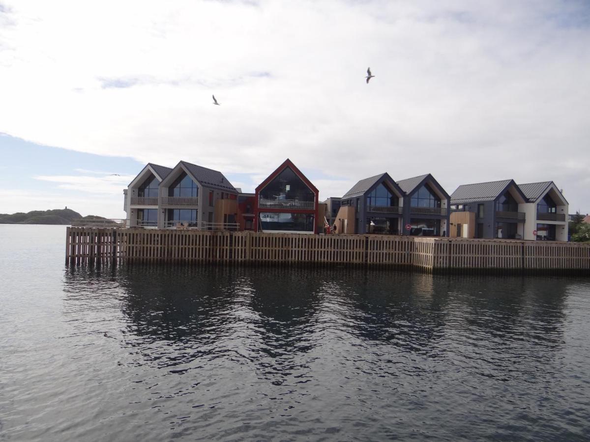 Lofoten Bryggeleiligheter Henningsvaer Exterior photo